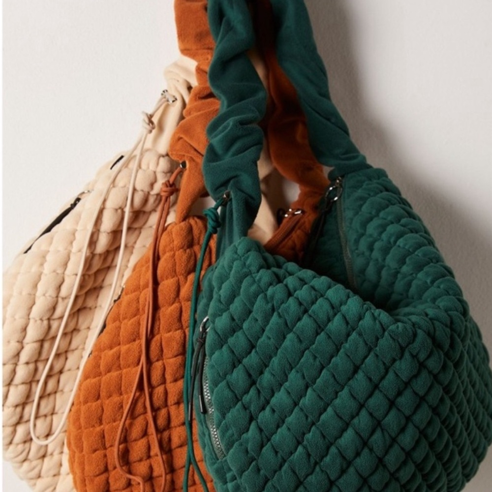 Gorgeous, Free People Pucker Up Fleece Carryall Bag in Evergreen NWT❤️ - Picture 7 of 7